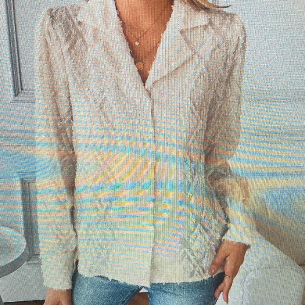 Elegant Cream Women's Top - Picture 3 of 4